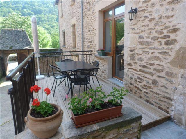 Gite Oustal Belcastel  Екстер'єр фото